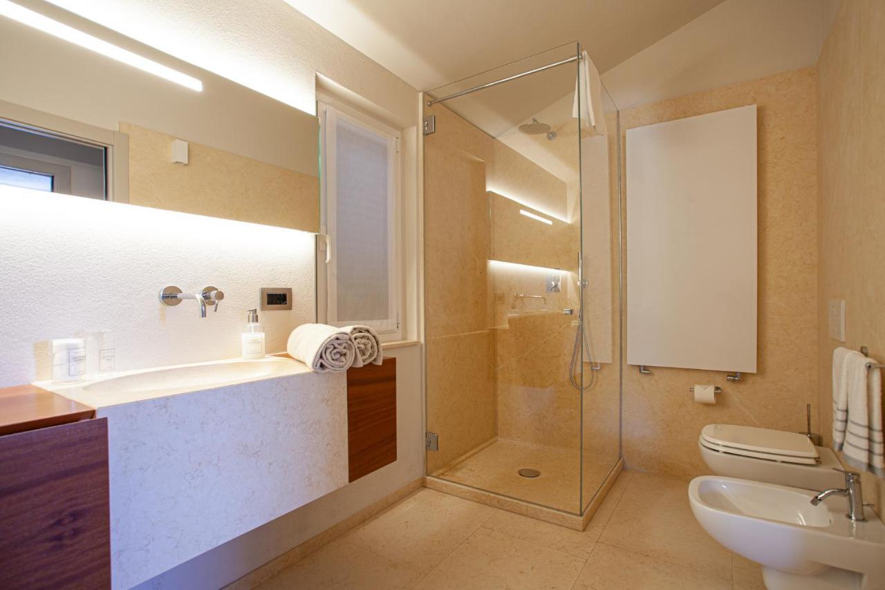 Executive Suite,1402631684:JPEG